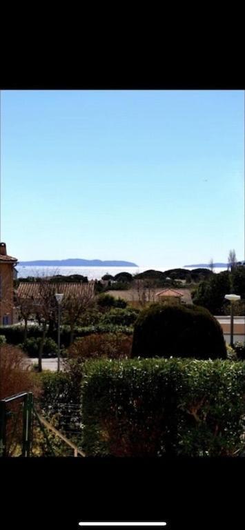 Au Petit Bonheur Vue Mer, Parking, 400M Plage Le Lavandou Εξωτερικό φωτογραφία